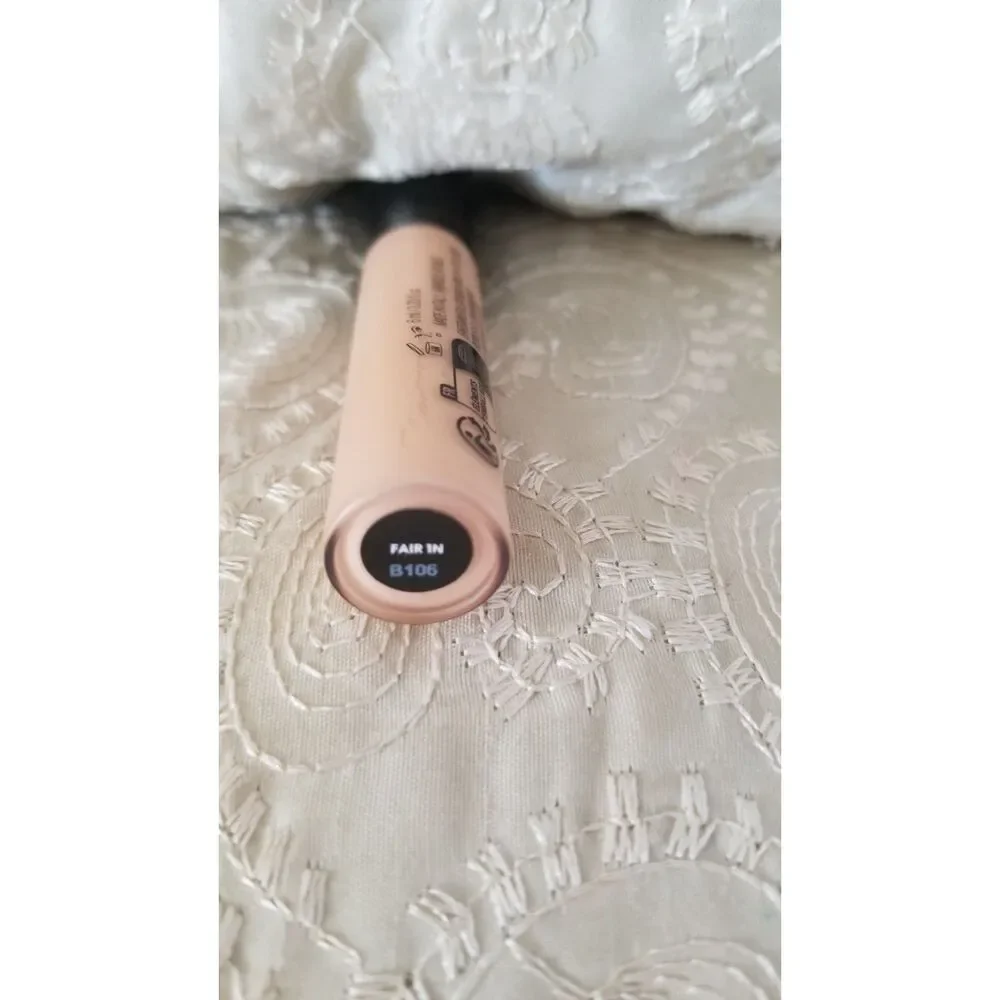 The bareMinerals Original Liquid Mineral Concealer in Fair 1N B106